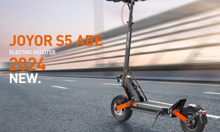 Joyor S5 elektromos roller ABE tanúsítvánnyal a tesztvárosban